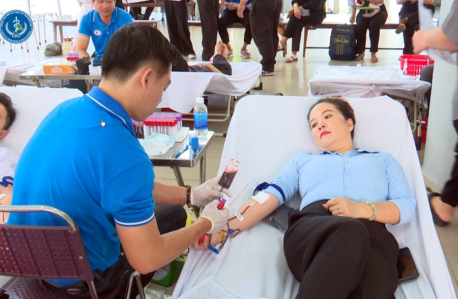 [Video] 400 giáo viên, sinh viên Trường Cao đẳng Y tế Đồng Nai hiến máu nhân đạo