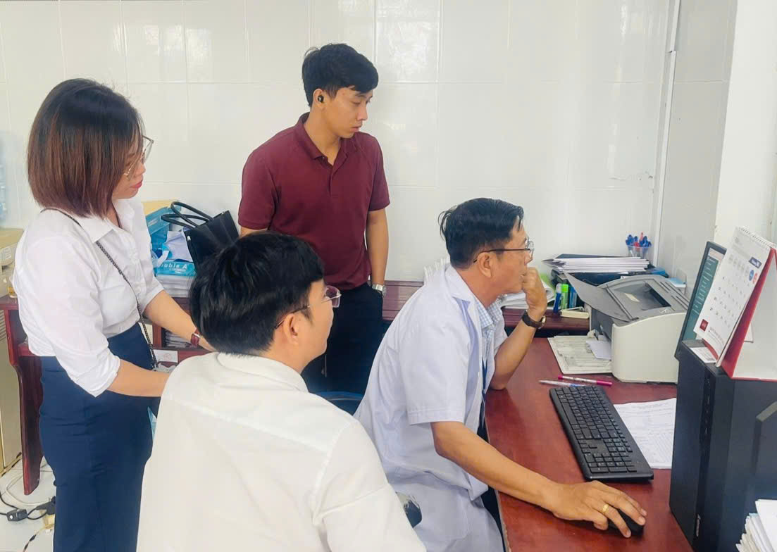 Hỗ trợ kỹ thuật giám sát hoạt động phòng, chống HIV/AIDS tại khu vực Chơn Thành