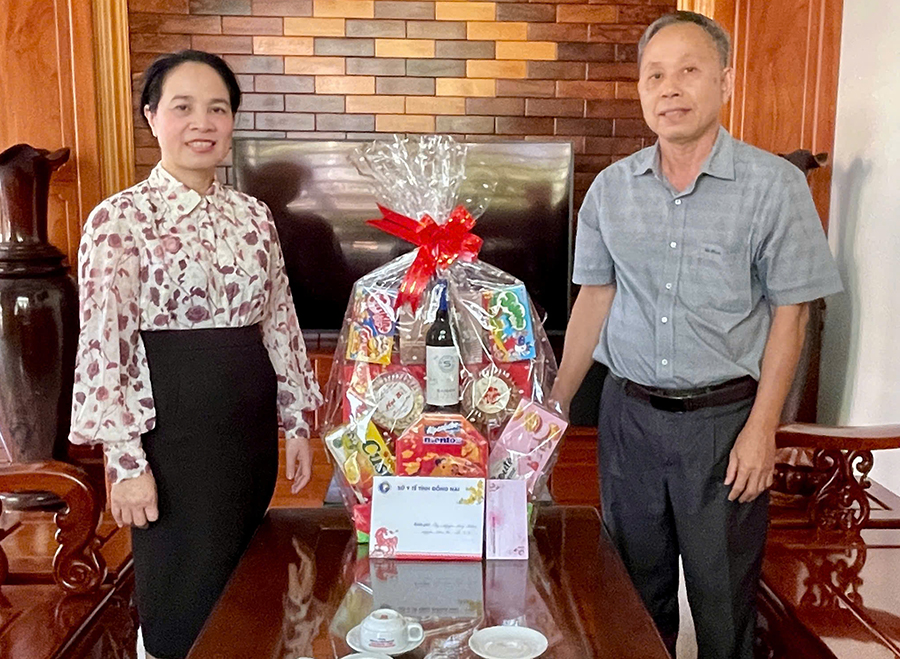 Lãnh đạo Sở Y tế thăm, chúc Tết nguyên lãnh đạo Sở Y tế qua các thời kỳ