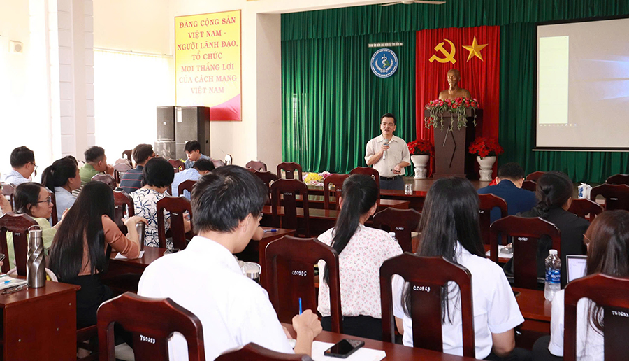 Tập huấn nâng cao năng lực kiểm soát nhiễm khuẩn và quản lý chất thải y tế