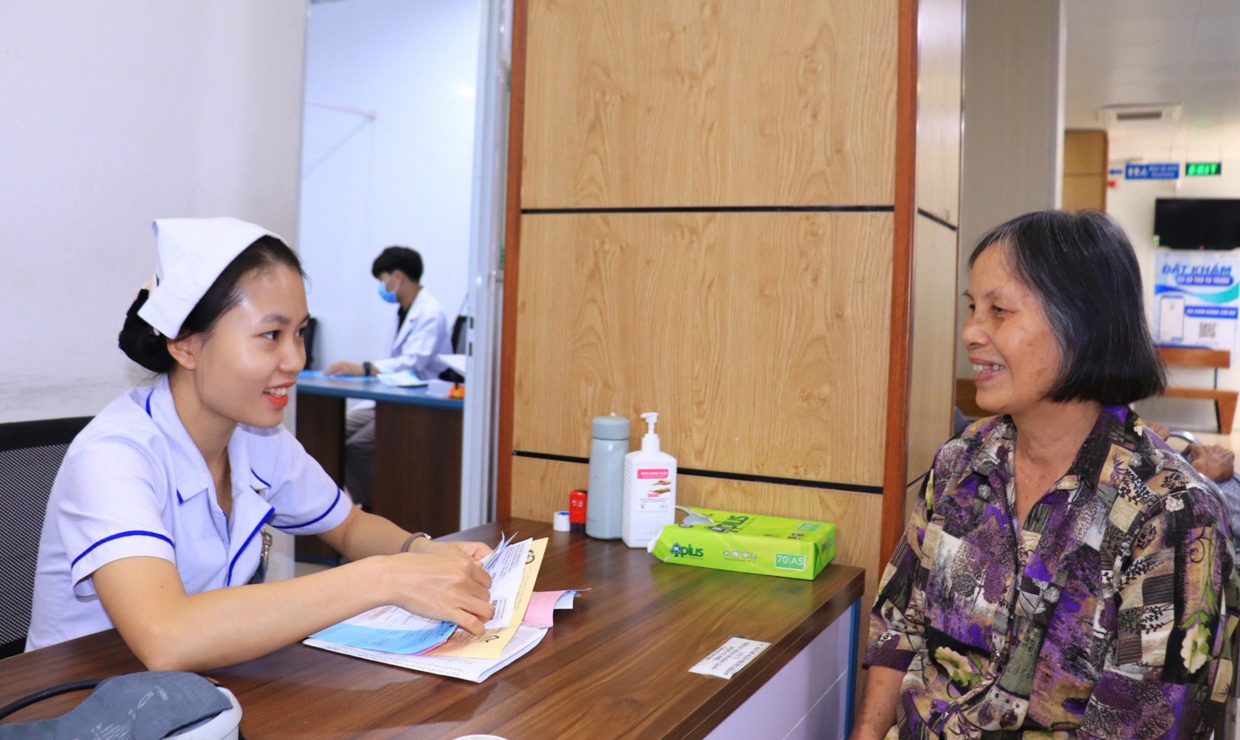 Già hóa dân số: Thách thức và giải pháp chăm sóc người cao tuổi