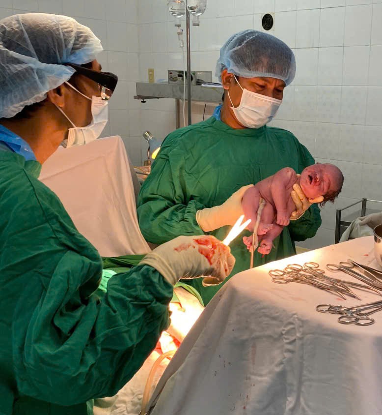​  Kịp thời phẫu thuật cứu sống sản phụ bị nứt tử cung nguy kịch