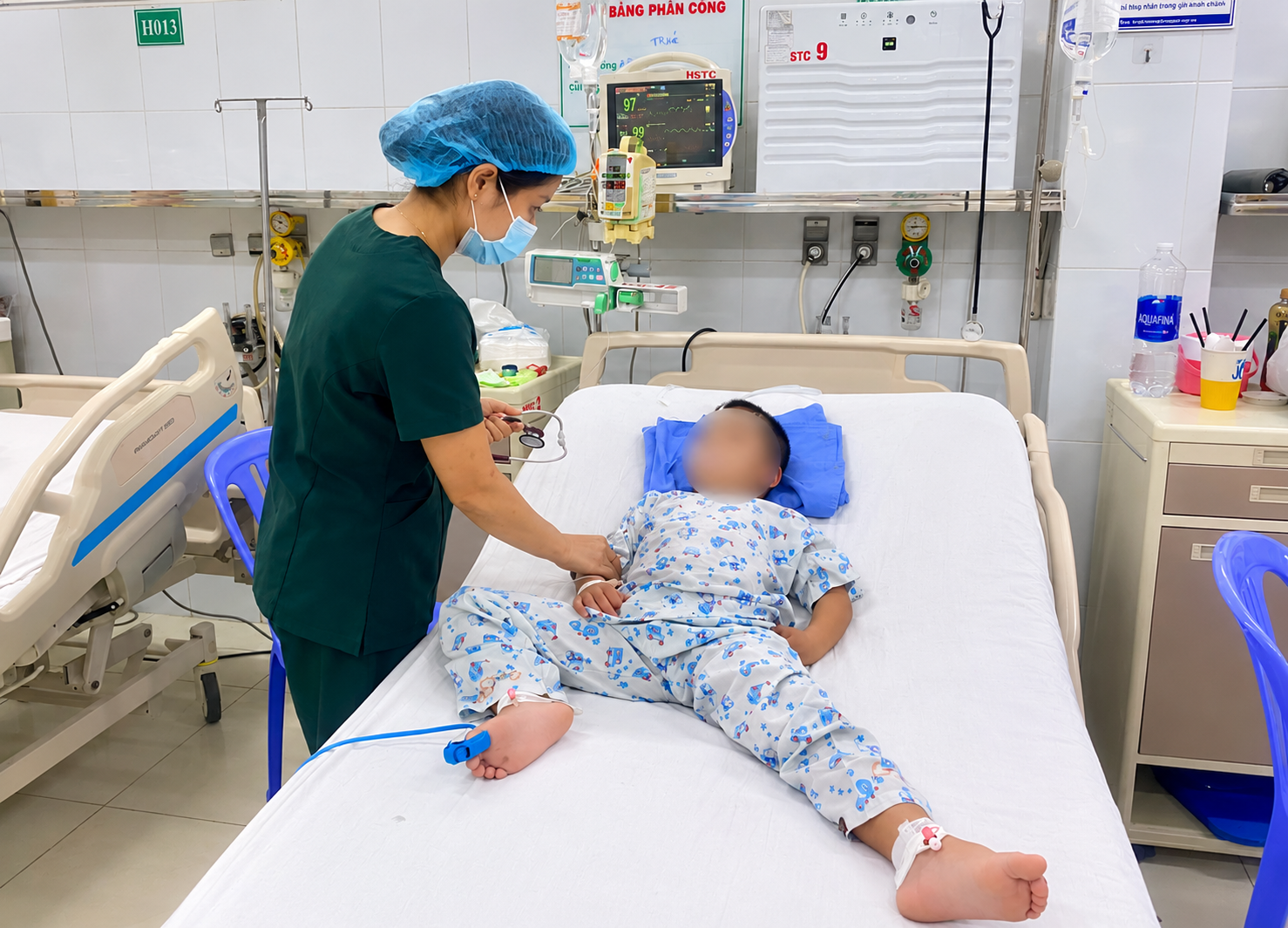 Cảnh báo sốt xuất huyết diễn tiến nặng và nguy cơ sốc sớm ở trẻ nhỏ